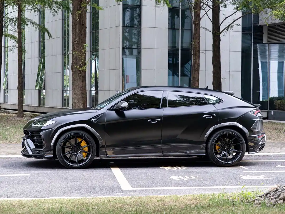 Фото 5 - Lamborghini Urus