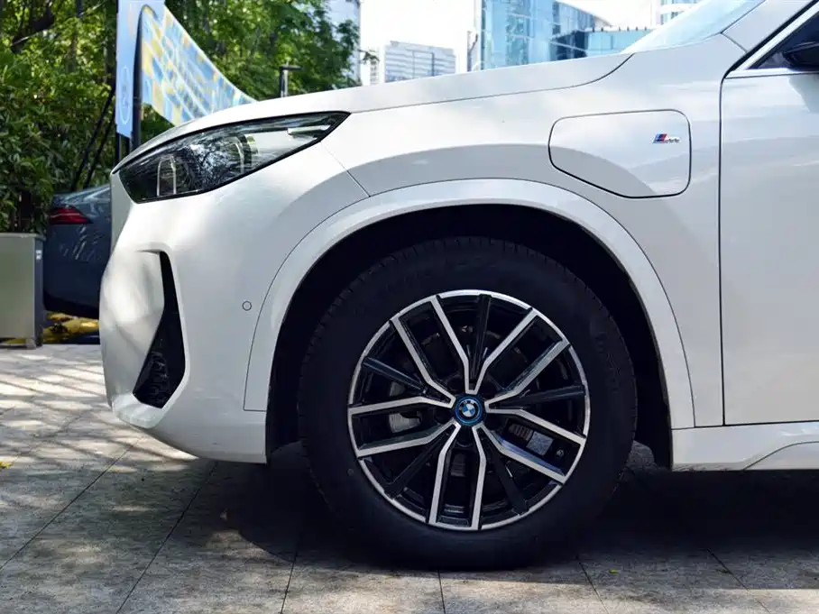 BMW iX1 2025