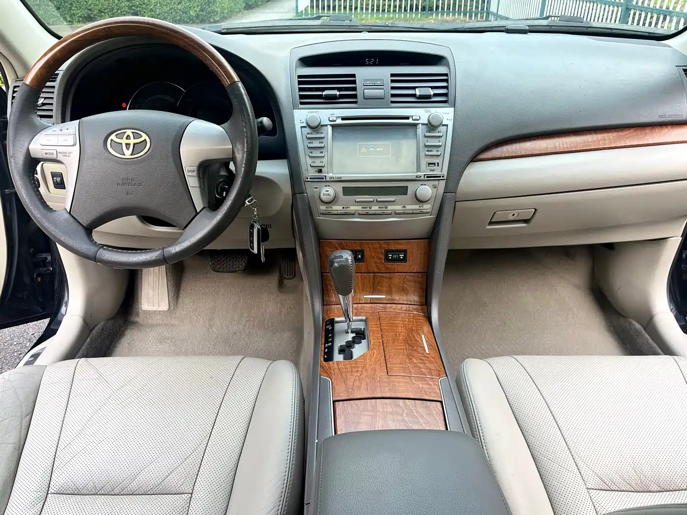 Фото 4 - Toyota Camry