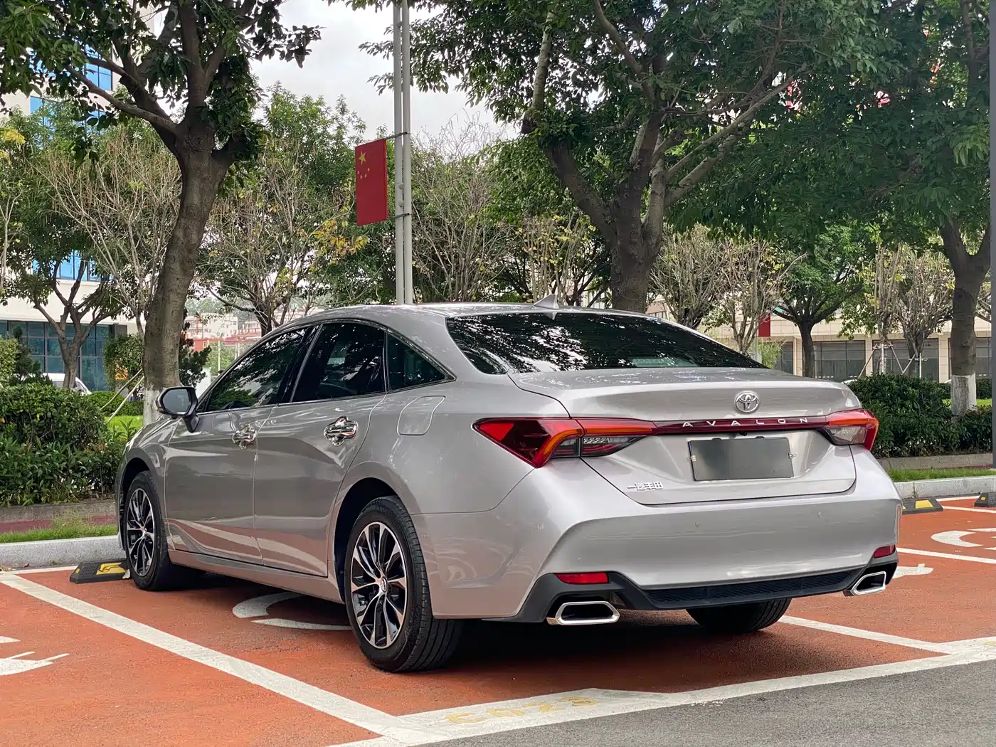 Toyota Avalon 2023 2.0L Luxury Edition фото 9