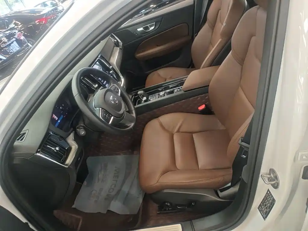 Фото 15 - Volvo S60