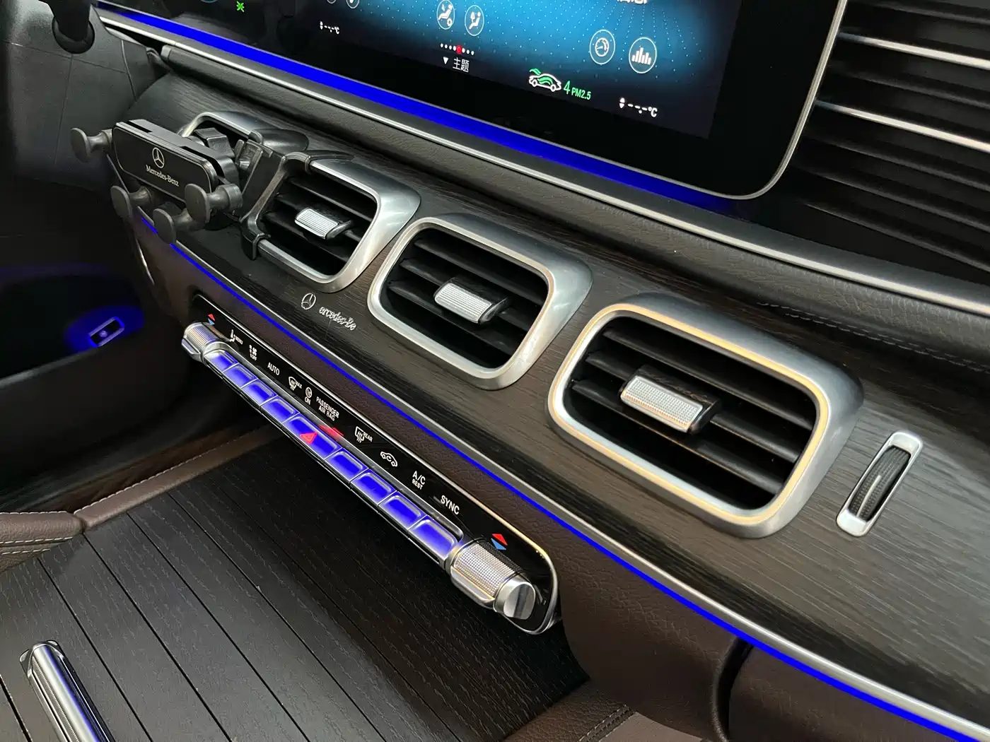 Mercedes-Benz GLE 2023 GLE 450 4MATIC Luxury фото 22