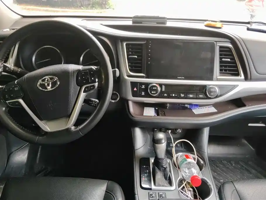TOYOTA HIGHLANDER