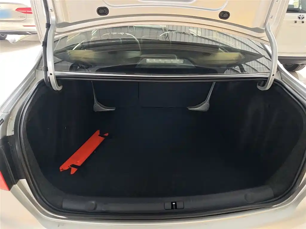 Volkswagen Lavida 2013 Facelift Classic 1.6L Automatic Comfort фото 19