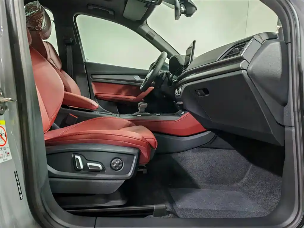 Audi Q5L 2025 Model Year Facelift 45th Anniversary Edition 45 TFSI Luxury Dynamic фото 7