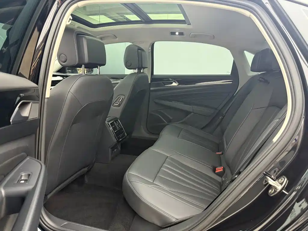 Volkswagen Passat 2025 2025 Outstanding 380TSI Dragon Soaring Edition