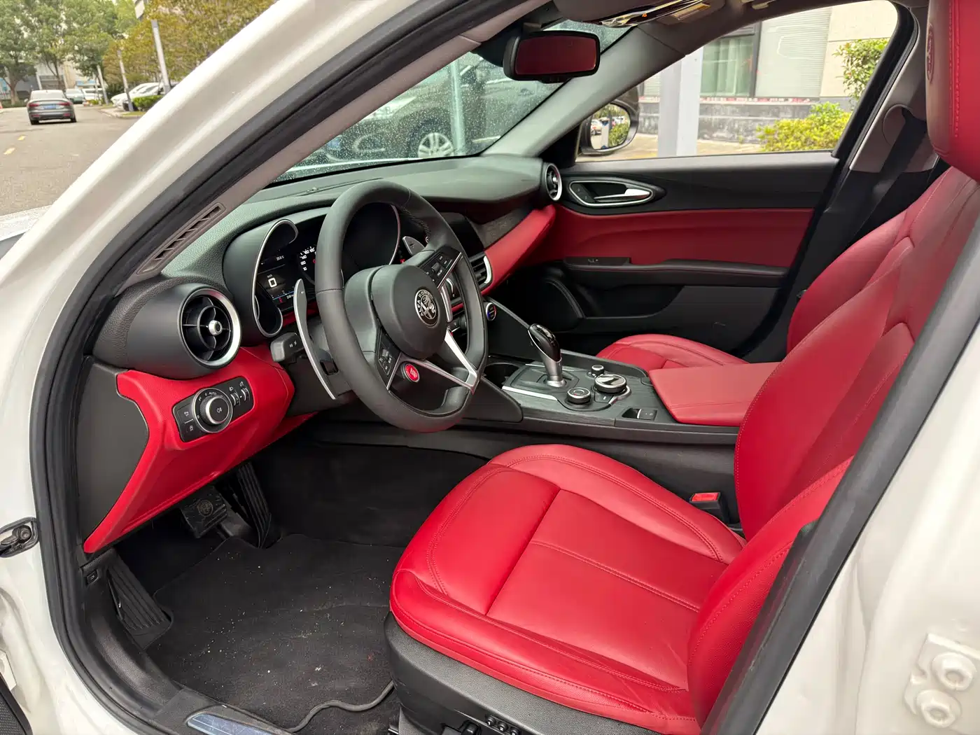Alfa Romeo Giulia 2020 2.0T 280HP Dark Night Phantom Limited фото 6