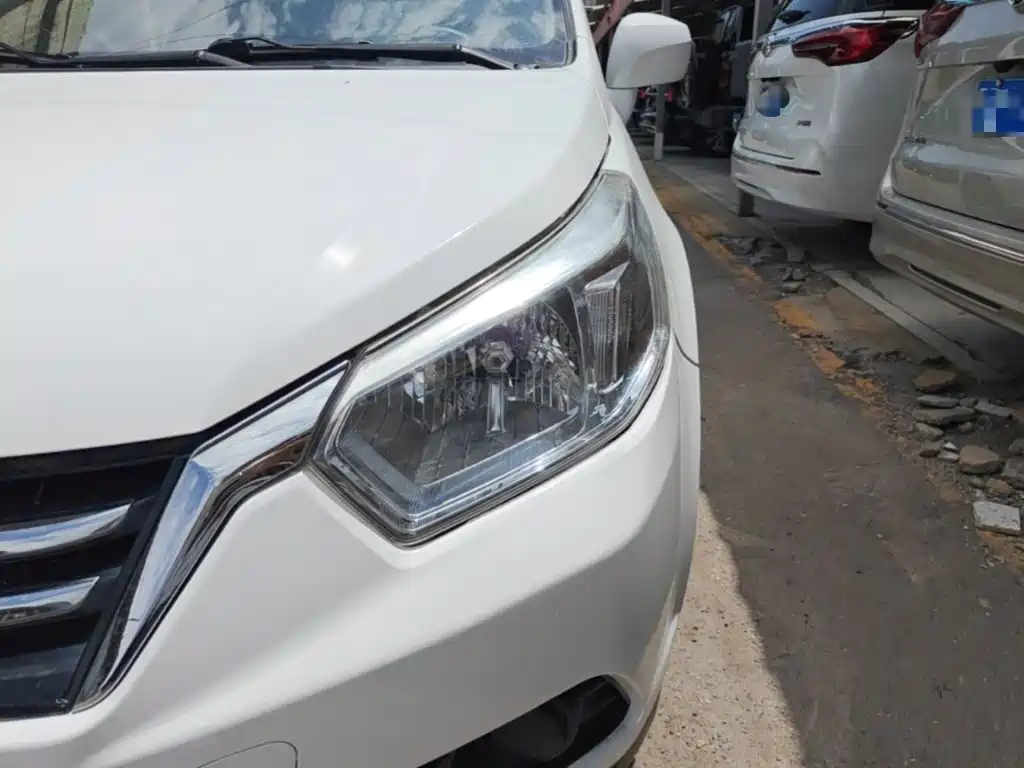 Venucia R50 2017 2015 1.6L Automatic Fashion Edition