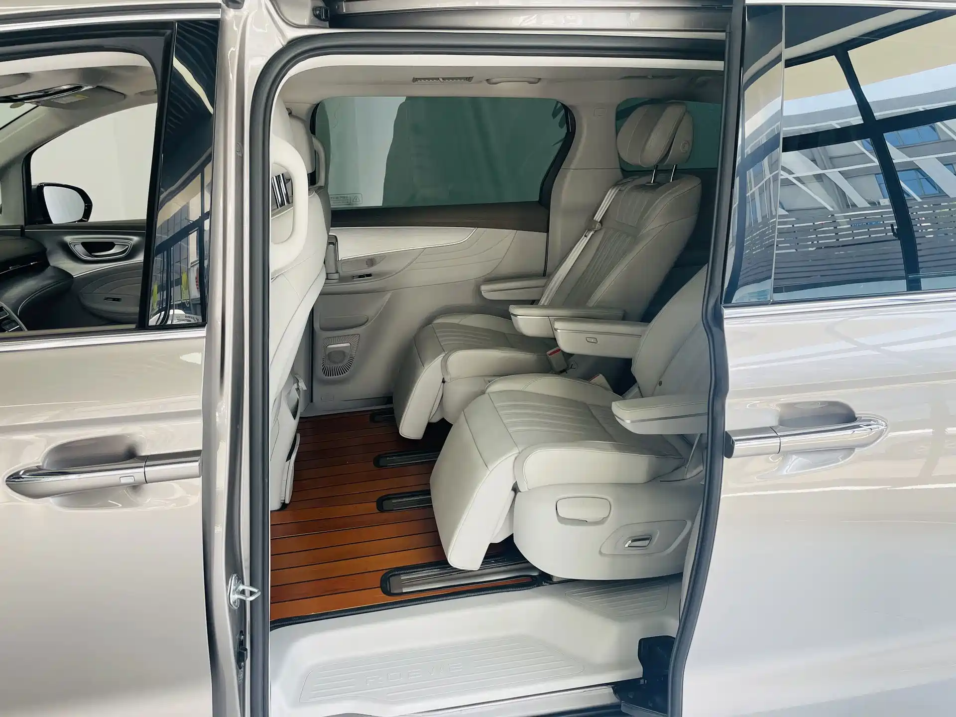 Photo 9 - Roewe iMAX8