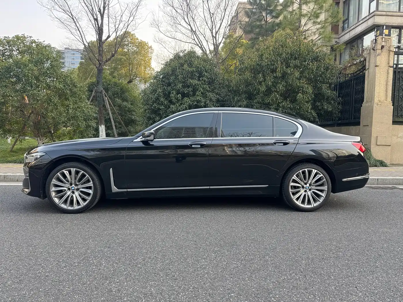 BMW 7 Series 2019 740Li Leading Luxury Package фото 3