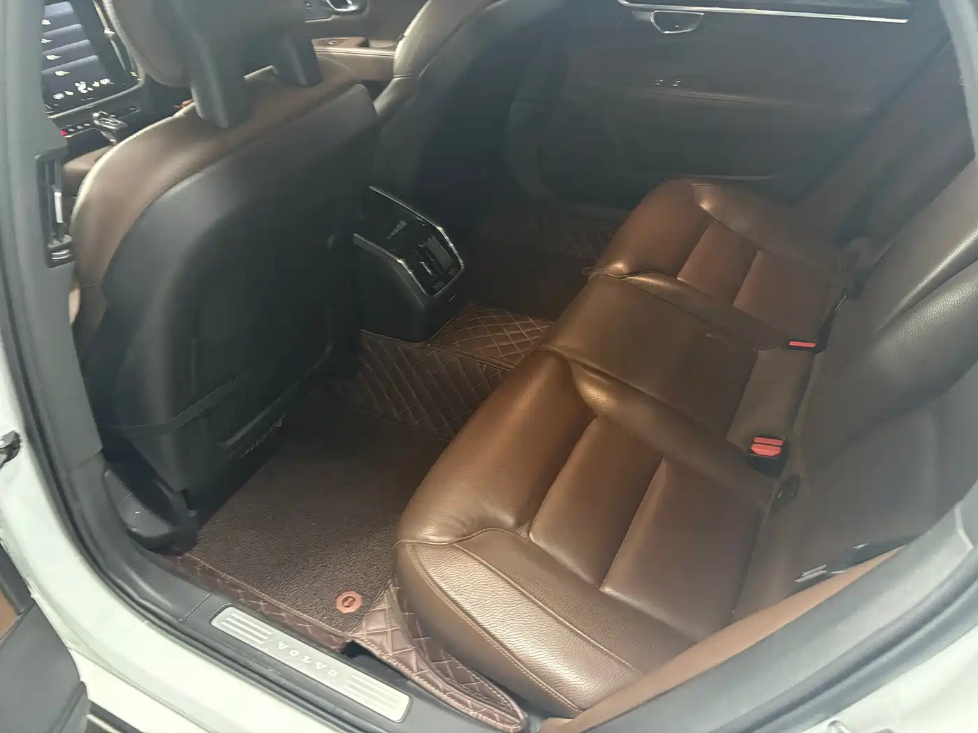 Фото 8 - Volvo S90