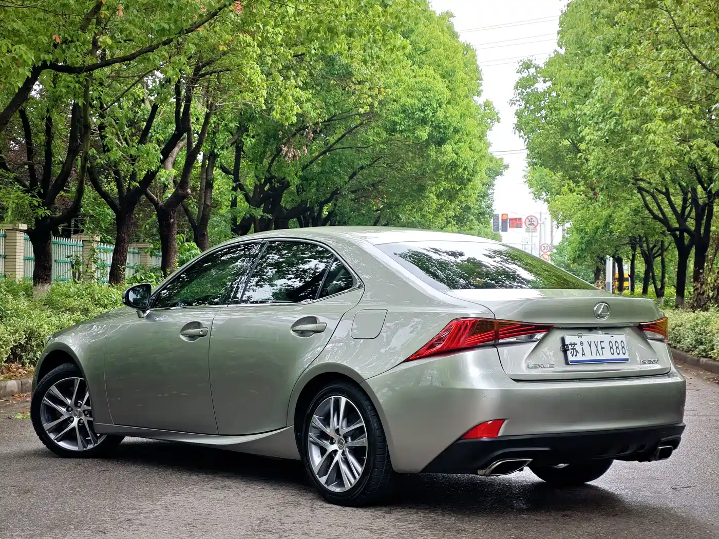 Lexus IS 2017 300 Leading Edition фото 6