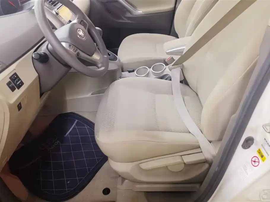 Toyota E'Z 2014 Xingyao 180E CVT Elite фото 9