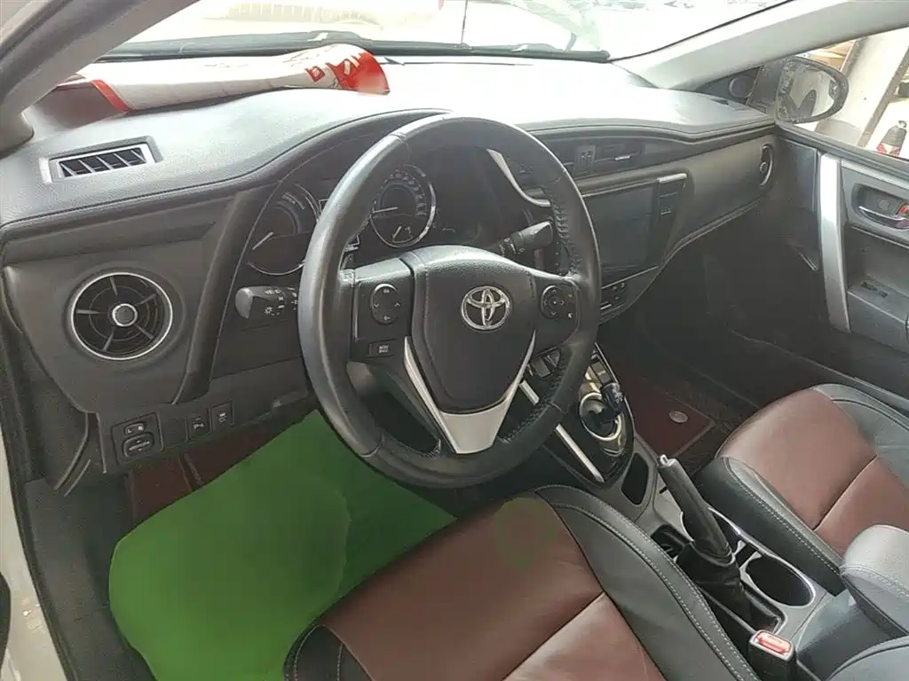 Toyota Corolla 2018 Hybrid 1.8L E-CVT Smart Edition фото 7