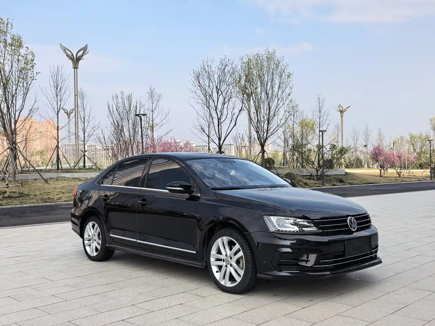 Volkswagen Sagitar 2018 280TSI DSG Spark Edition фото 3
