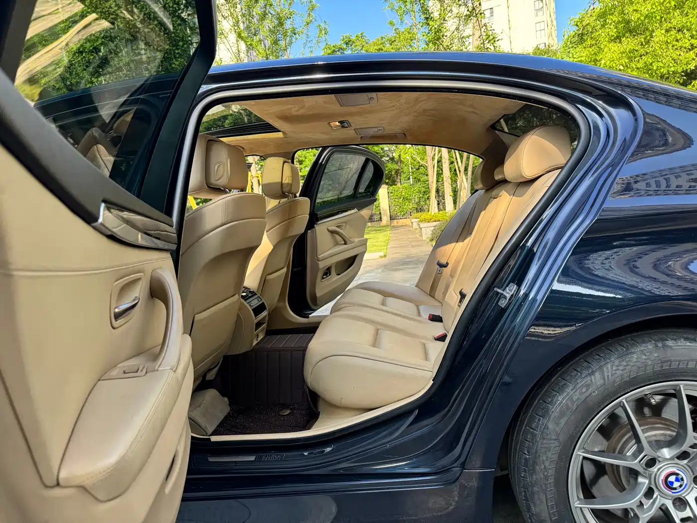 BMW 5 Series 2013 525Li Luxury фото 15