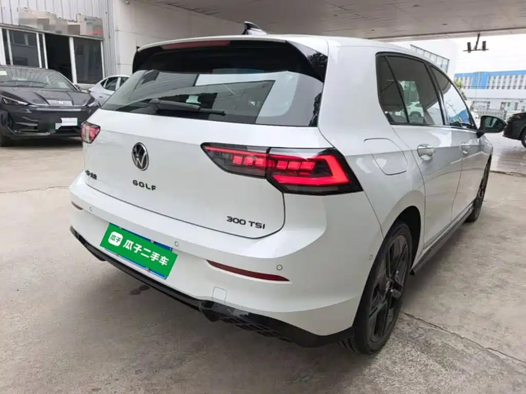 Volkswagen Golf 2024 2025 300TSI R-Line