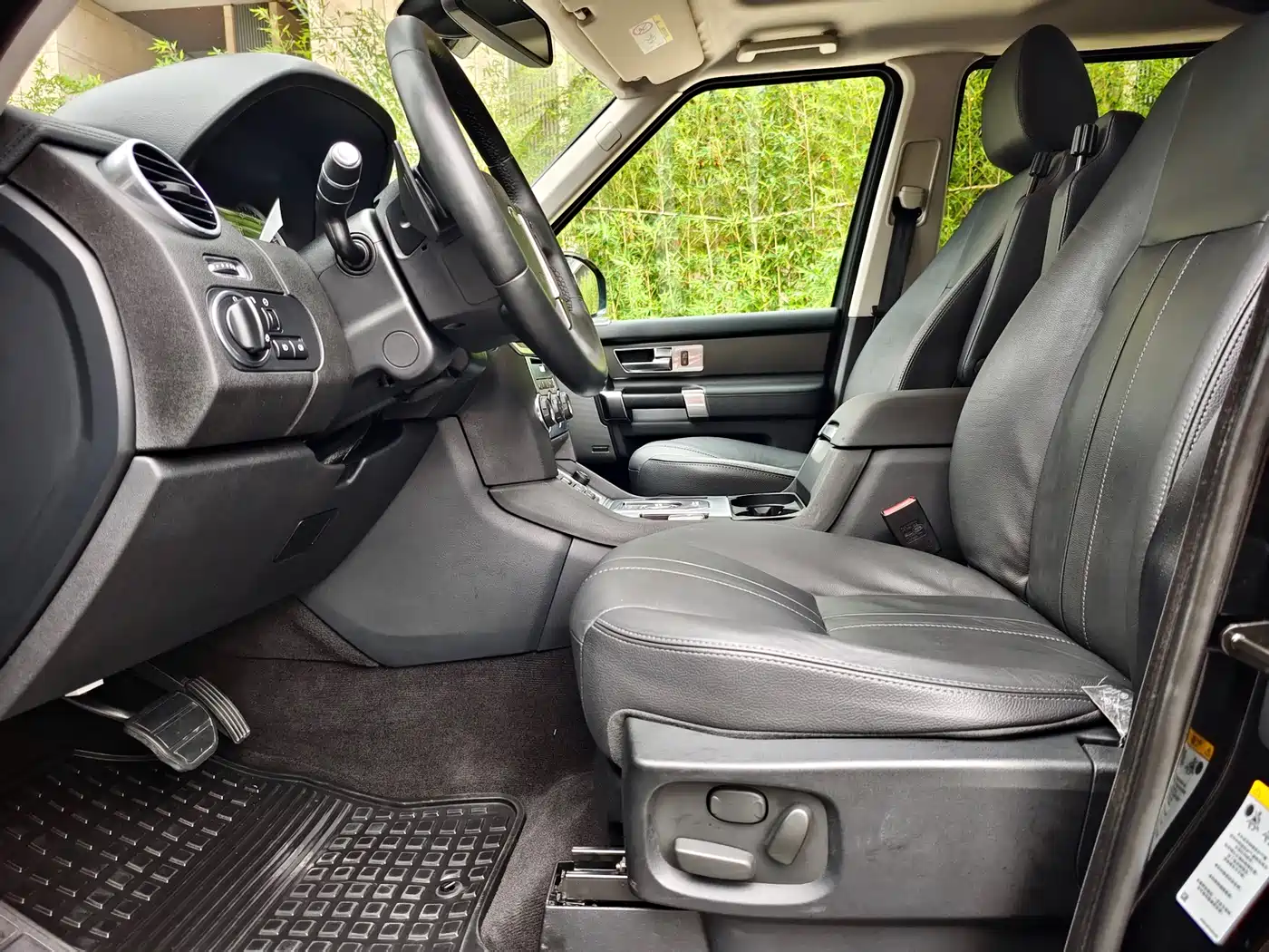Land Rover Discovery 2016 3.0 SC Black Edition SE фото 11