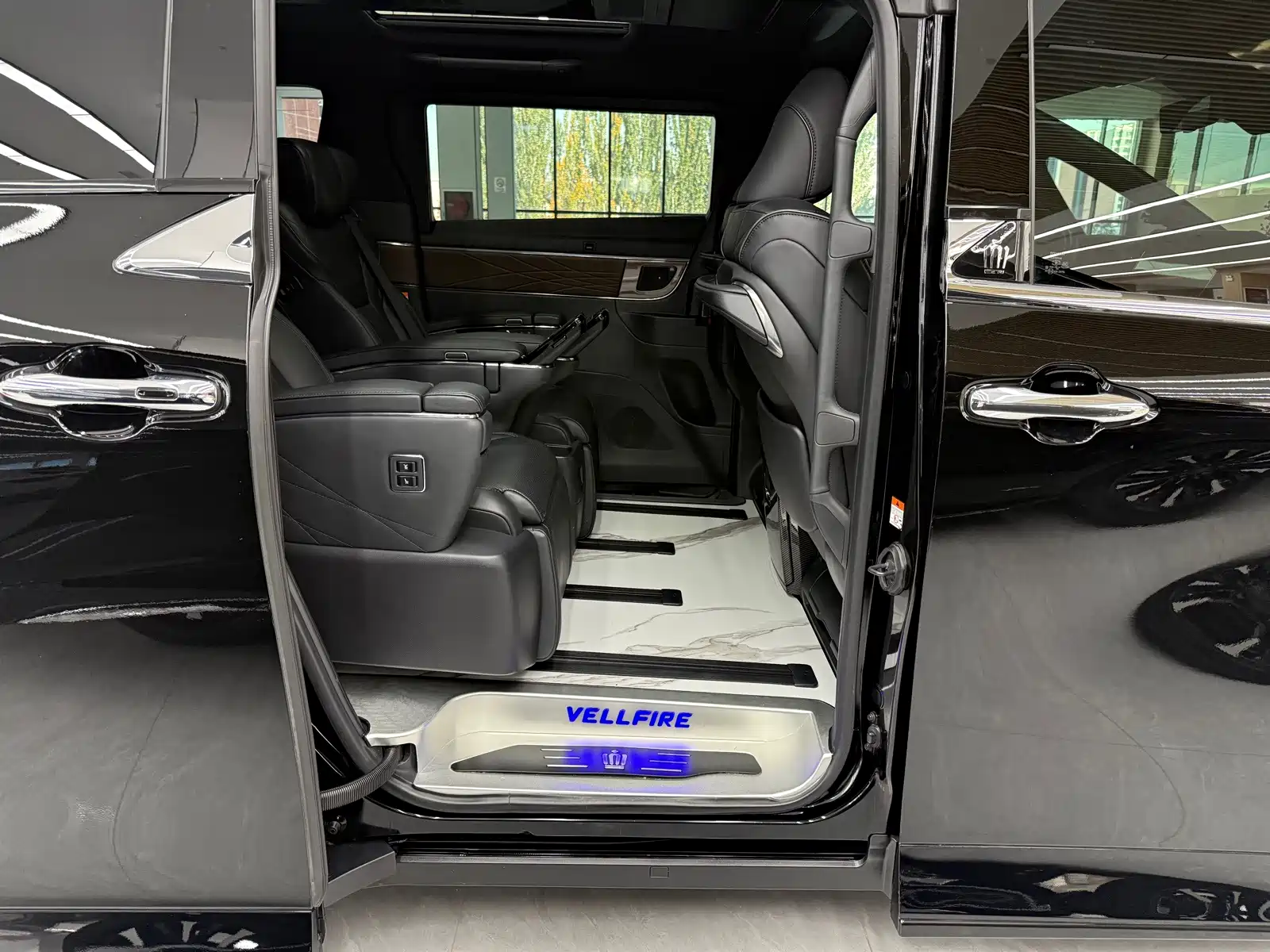 Фото 19 - Toyota Vellfire