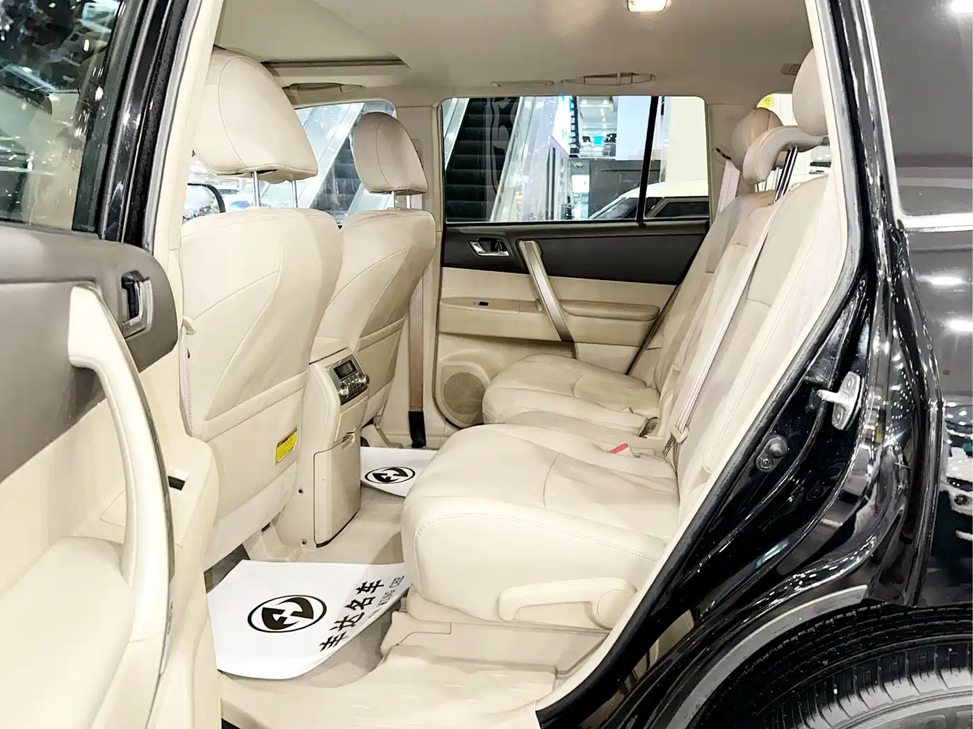 Toyota Highlander 2012 2.7L 2WD 7-Seater Luxury Edition фото 6
