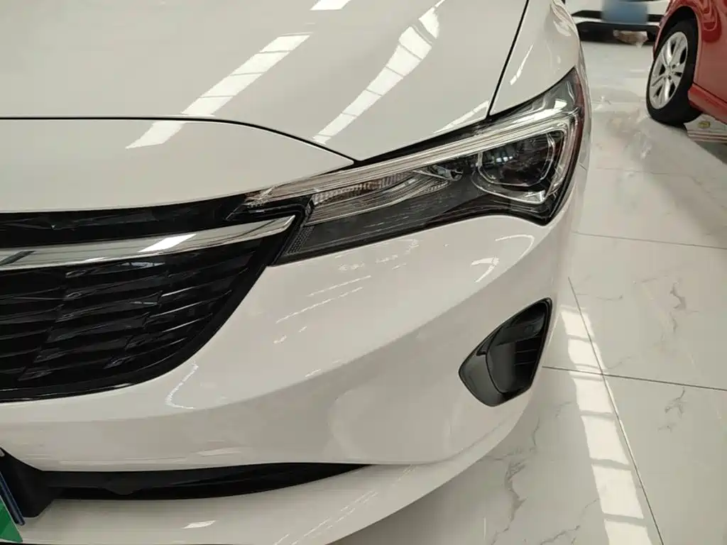 صورة 24 - Buick Verano