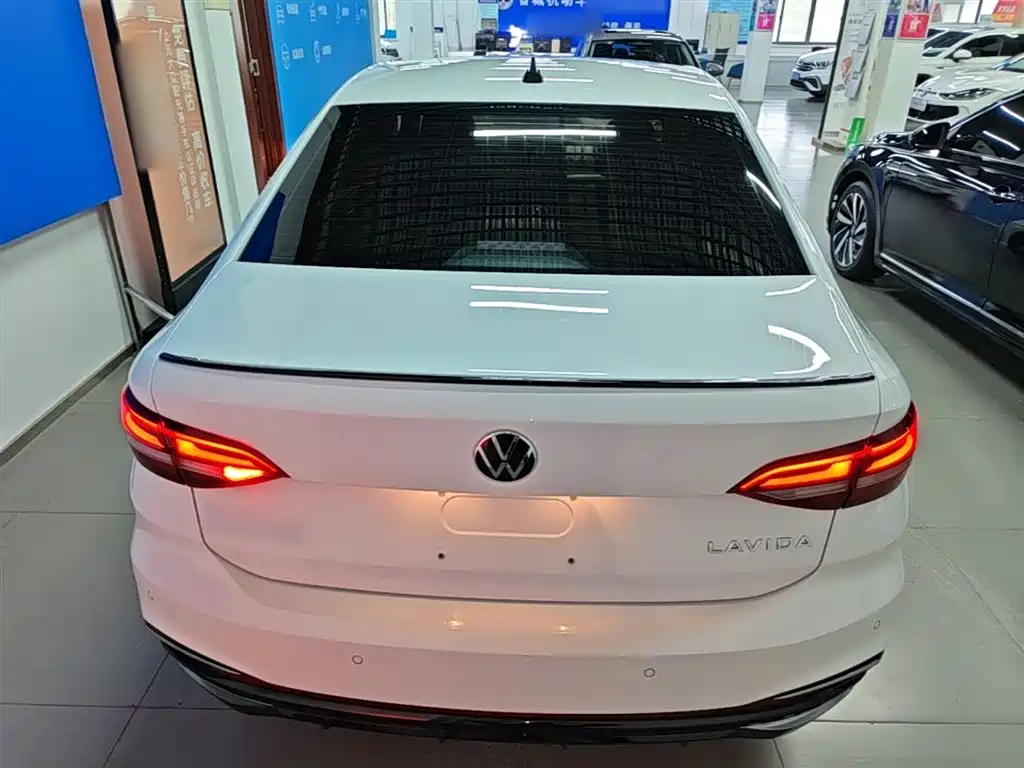Volkswagen Lavida 2024 Model 300TSI DSG Starlight Leading Edition фото 6