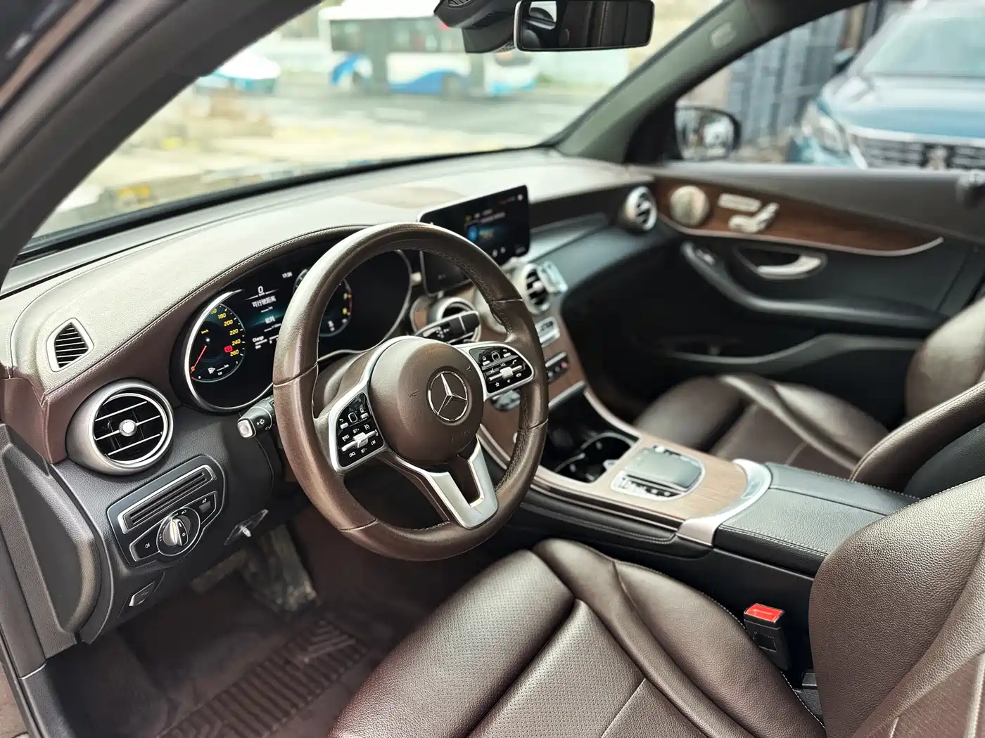 Mercedes-Benz GLC 2021 GLC 260 L 4MATIC Sporty фото 8
