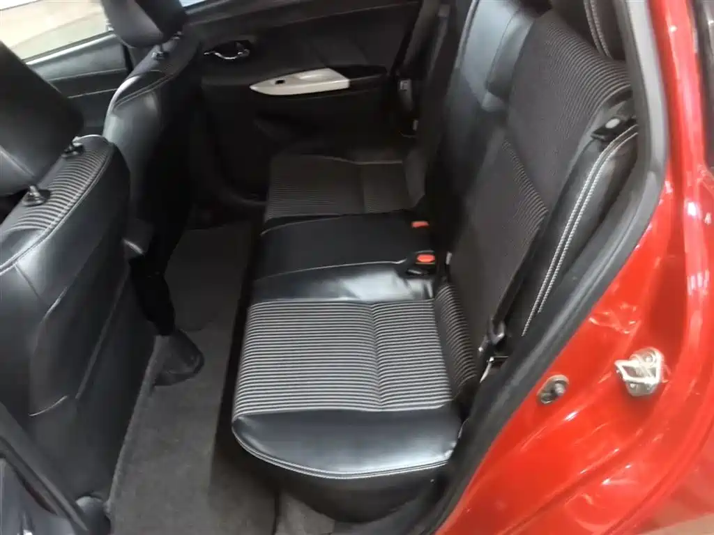 Toyota YARiS L Zhi Xuan 2015 1.5G Auto Sunroof Special Edition фото 17