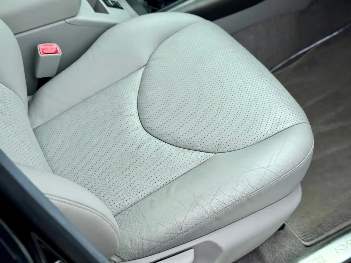 Toyota RAV4 Rongfang 2010 2.4L Manual Luxury Upgrade Edition фото 20