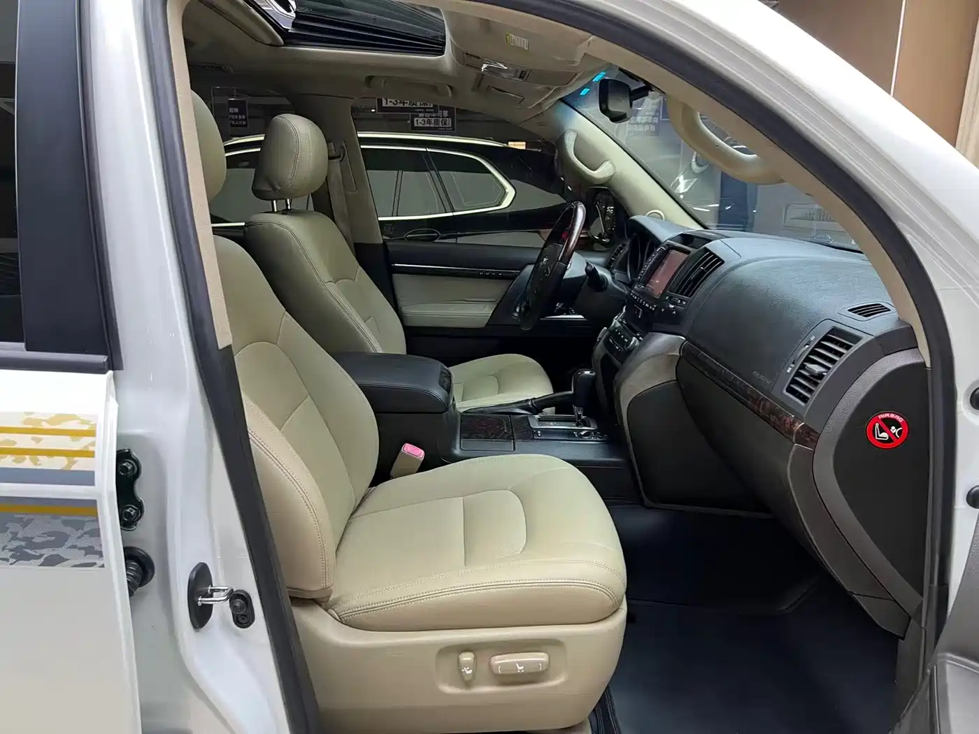 Toyota Land Cruiser 2010 Model 4.7L Automatic VX фото 8