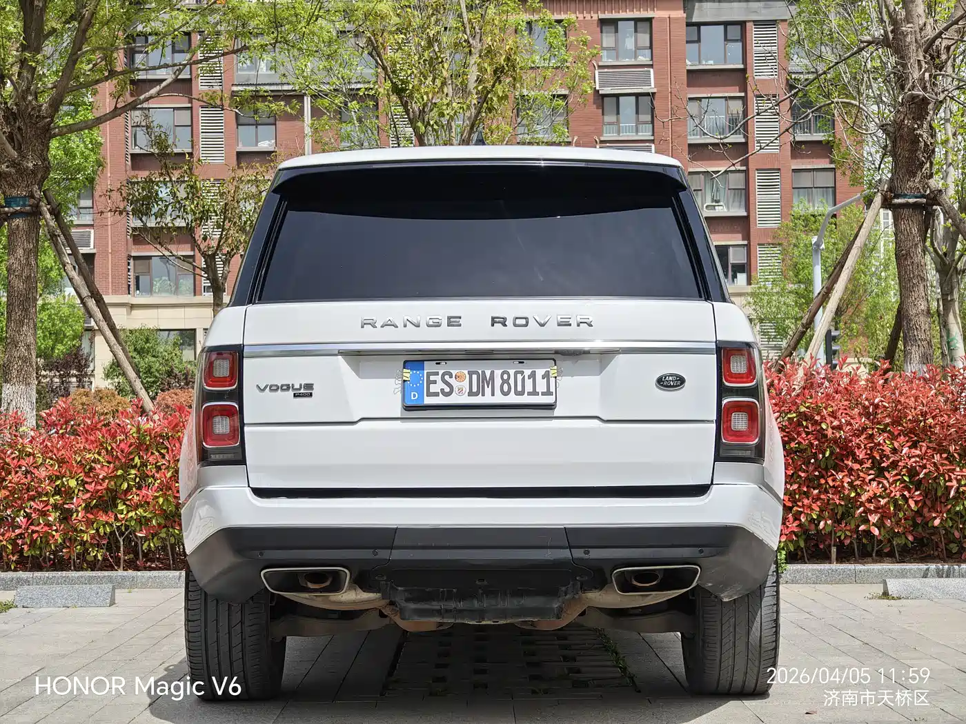 Land Rover Range Rover 2021 3.0 L6 Heritage Extended Classic Edition фото 8