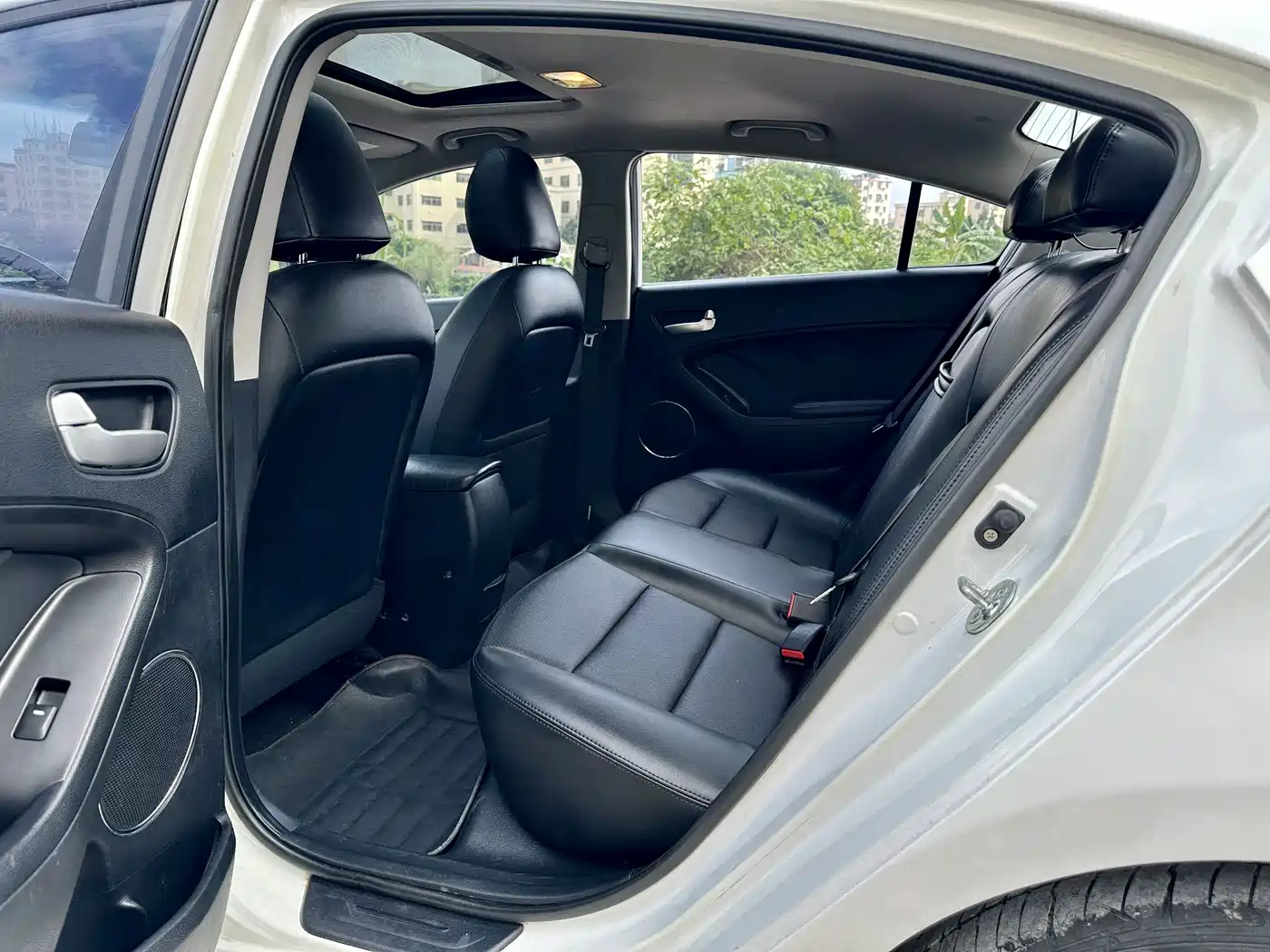 Kia K3 2015 1.6L Automatic GLS фото 8