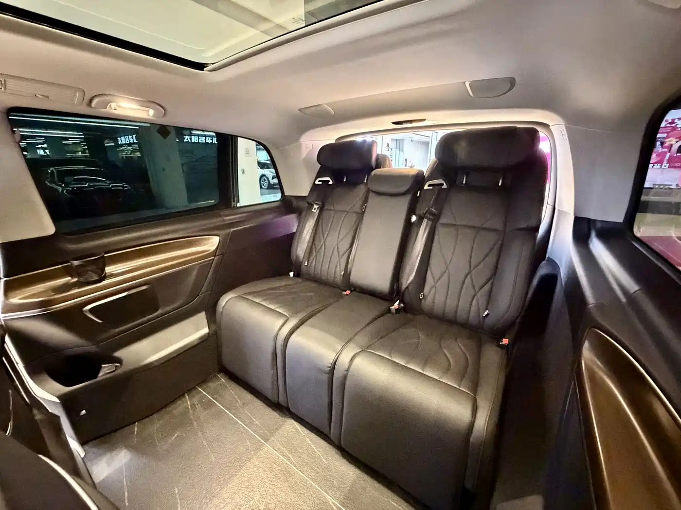 Mercedes-Benz V-Class 2021 V 260 L Long Wheelbase Luxury Edition фото 19