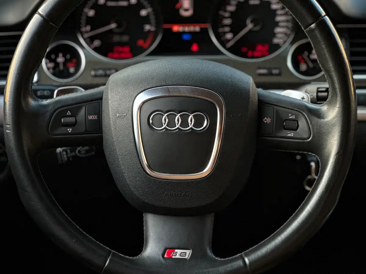 Audi S8 2008 2008 Model S8 5.2FSI quattro