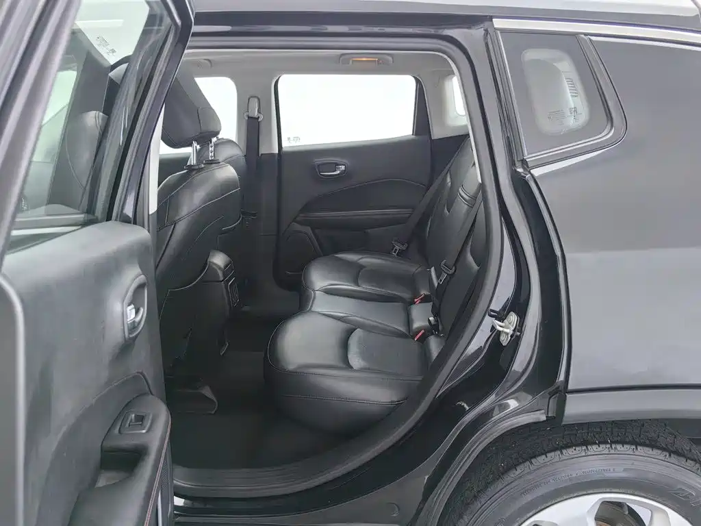 Фото 15 - Jeep Compass