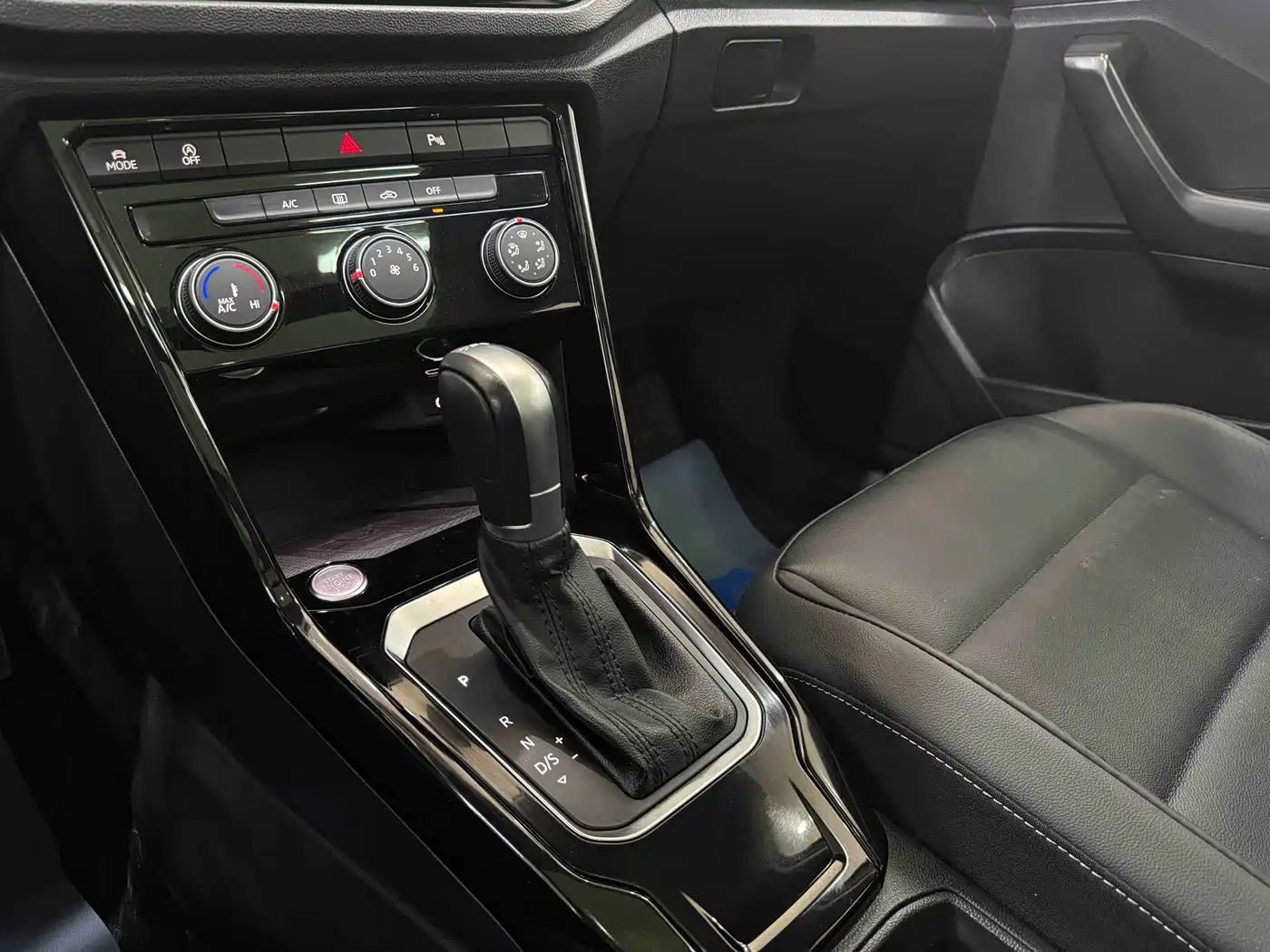 Volkswagen T-ROC 2022 280TSI DSG 2WD Comfort PLUS фото 13