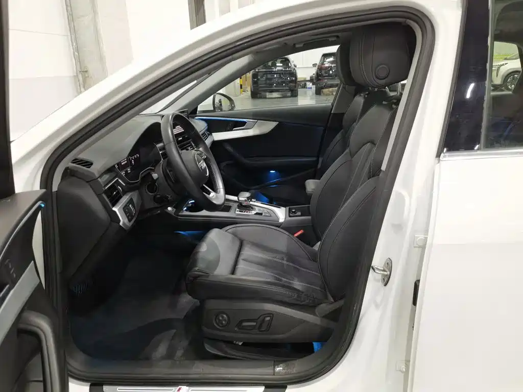 Фото 10 - Audi A4L