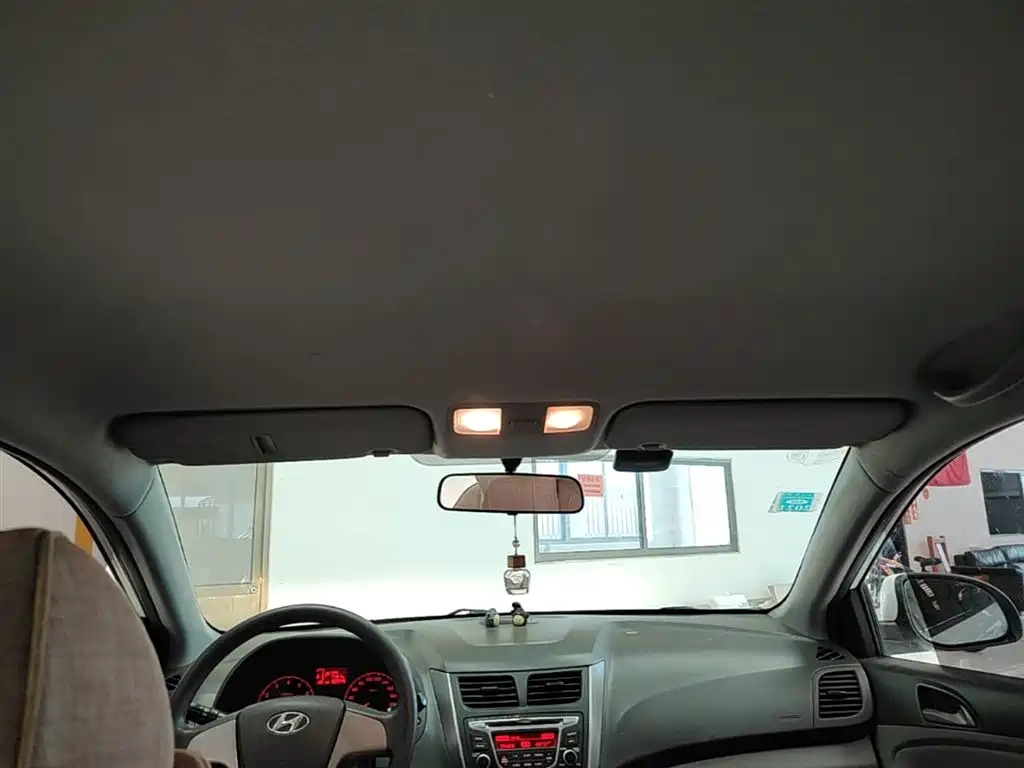 Hyundai Verna 2014 1.4L Automatic Smart GLS фото 18