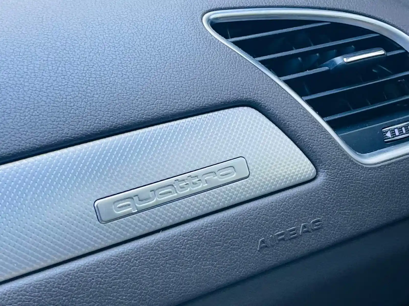 Фото 8 - Audi A4 (Import)
