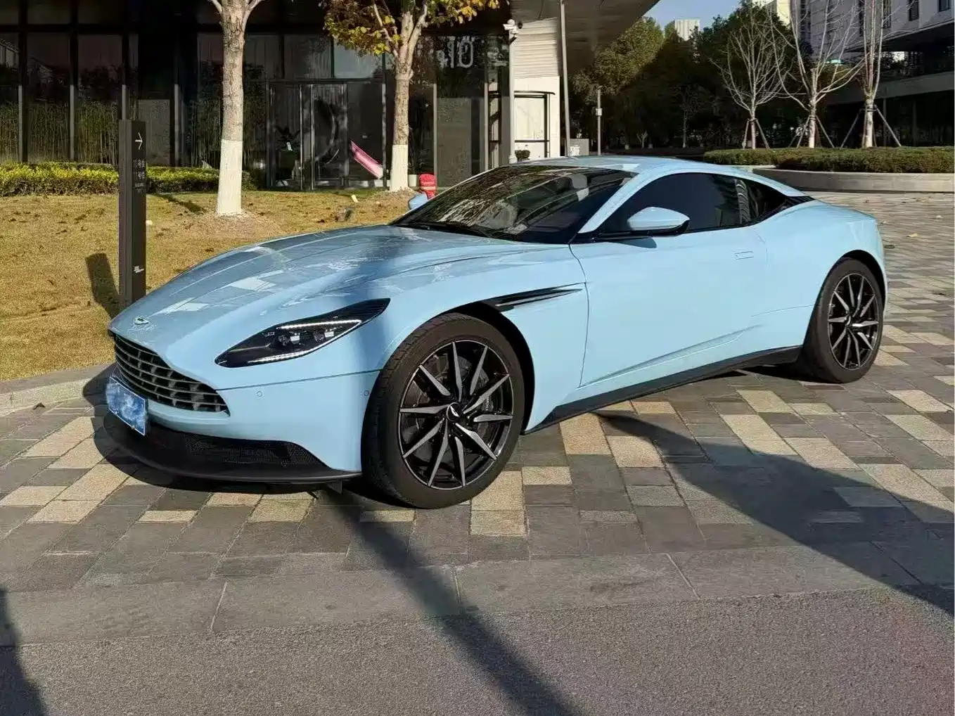 Aston Martin DB11 2019 Model 4.0T V8 Coupe фото 2