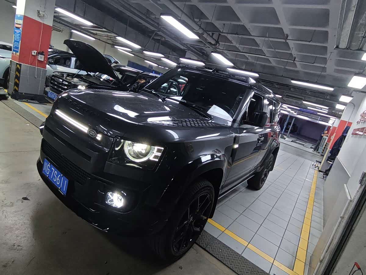 Land Rover Defender