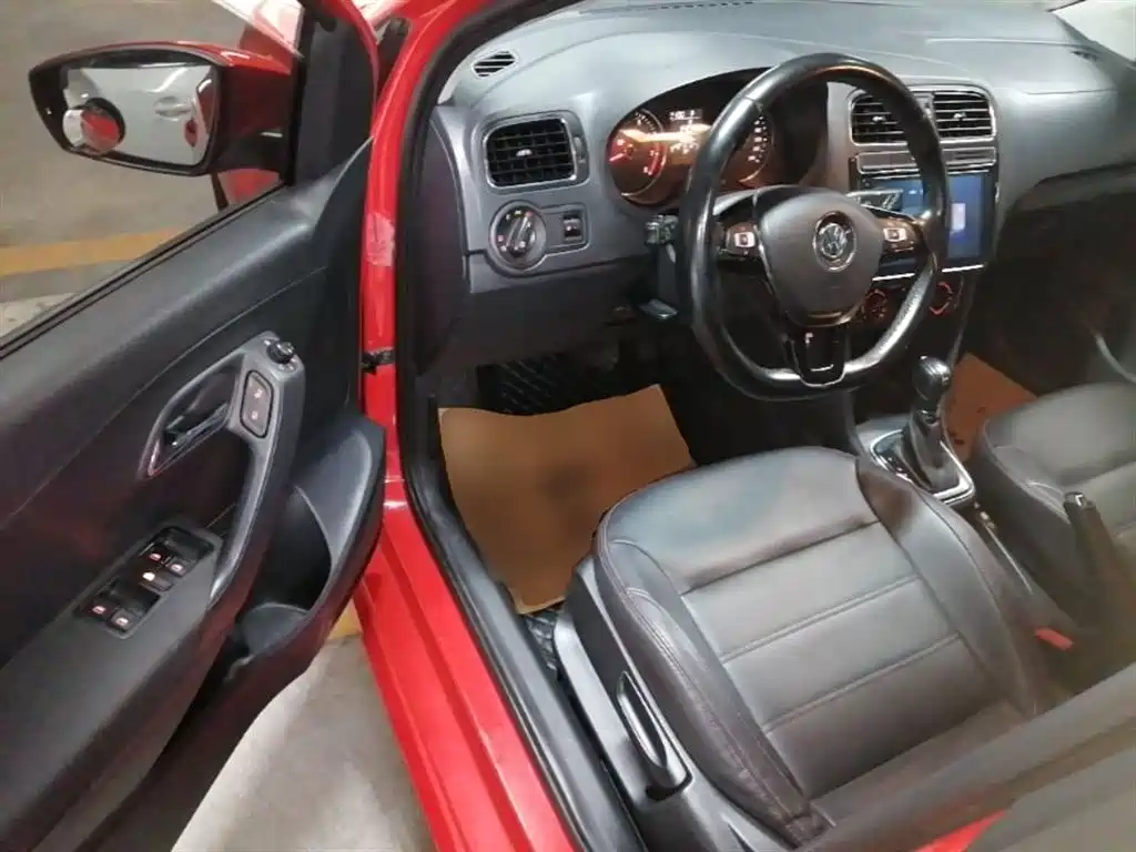 Volkswagen Polo 2016 1.6L Automatic Comfort фото 16
