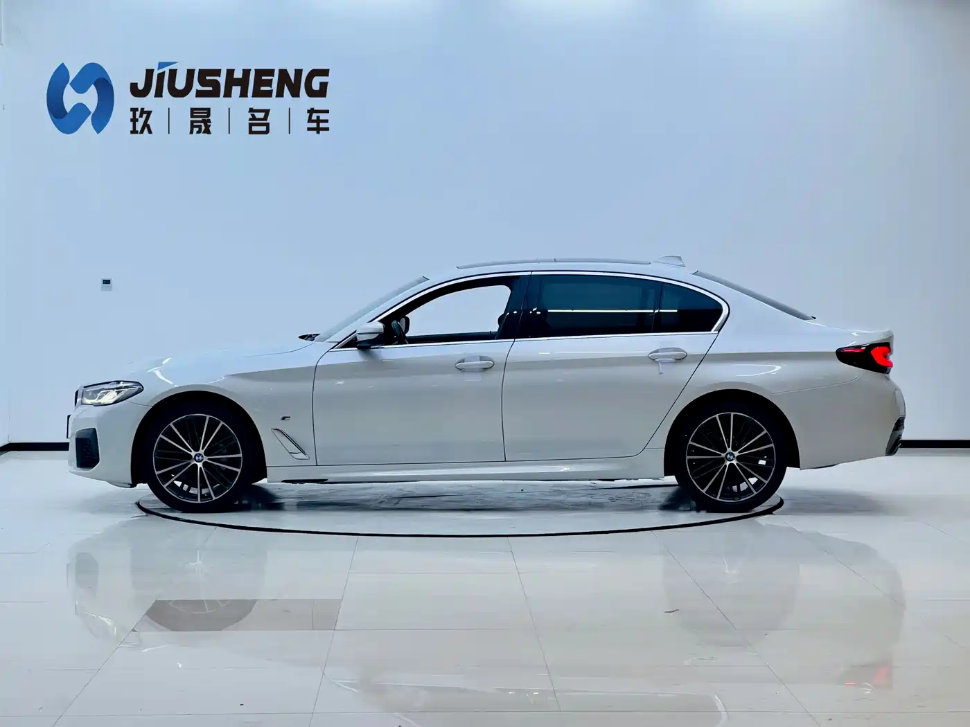 BMW 5 Series 2022 530Li Leading M Sport Package фото 3