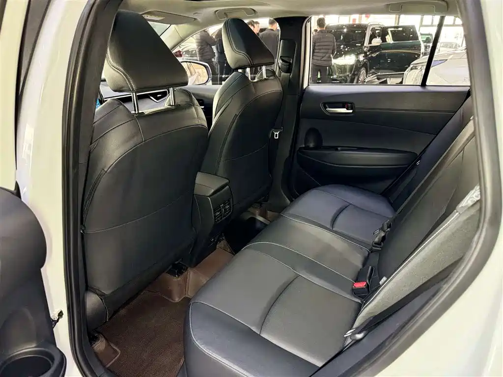 Toyota Frontlander 2022 2.0L CVT Luxury PLUS Edition фото 21