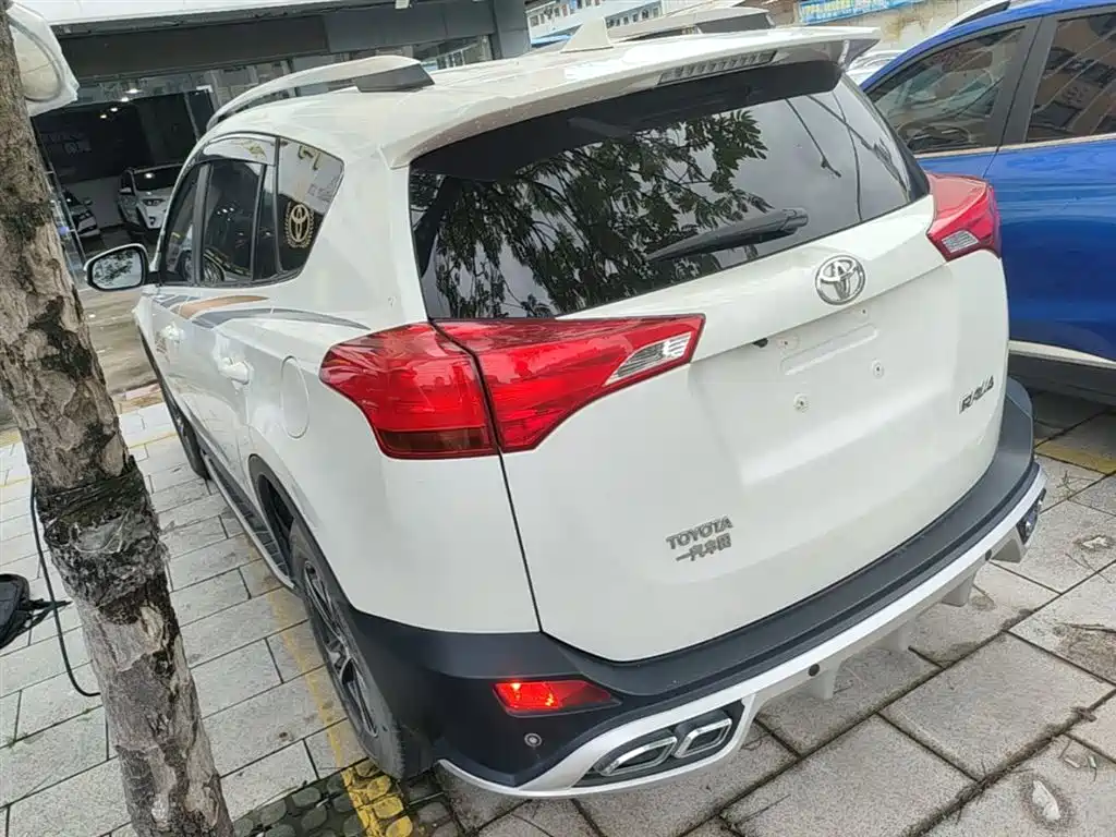 Toyota RAV4 Rongfang 2015 2.0L CVT 2WD Trend Edition фото 5