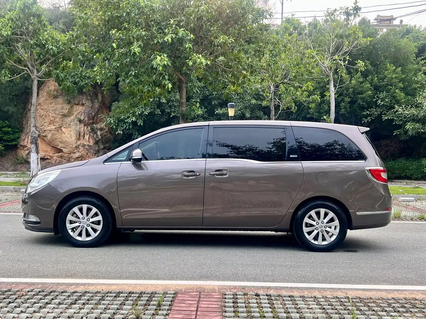Фото 8 - Buick GL8