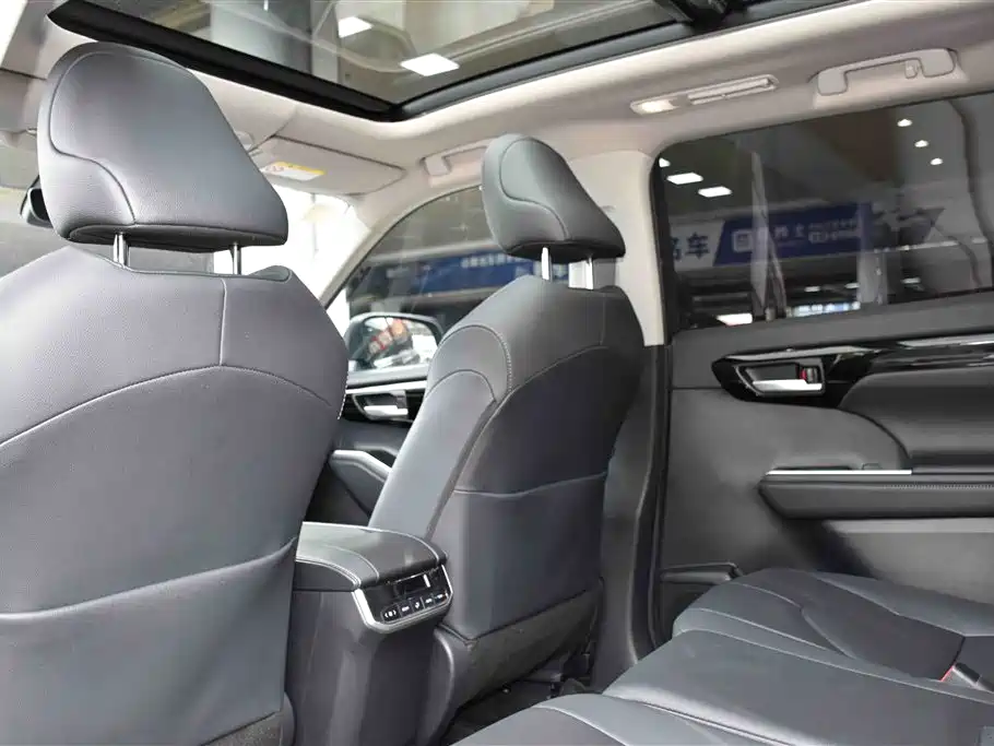 TOYOTA HIGHLANDER