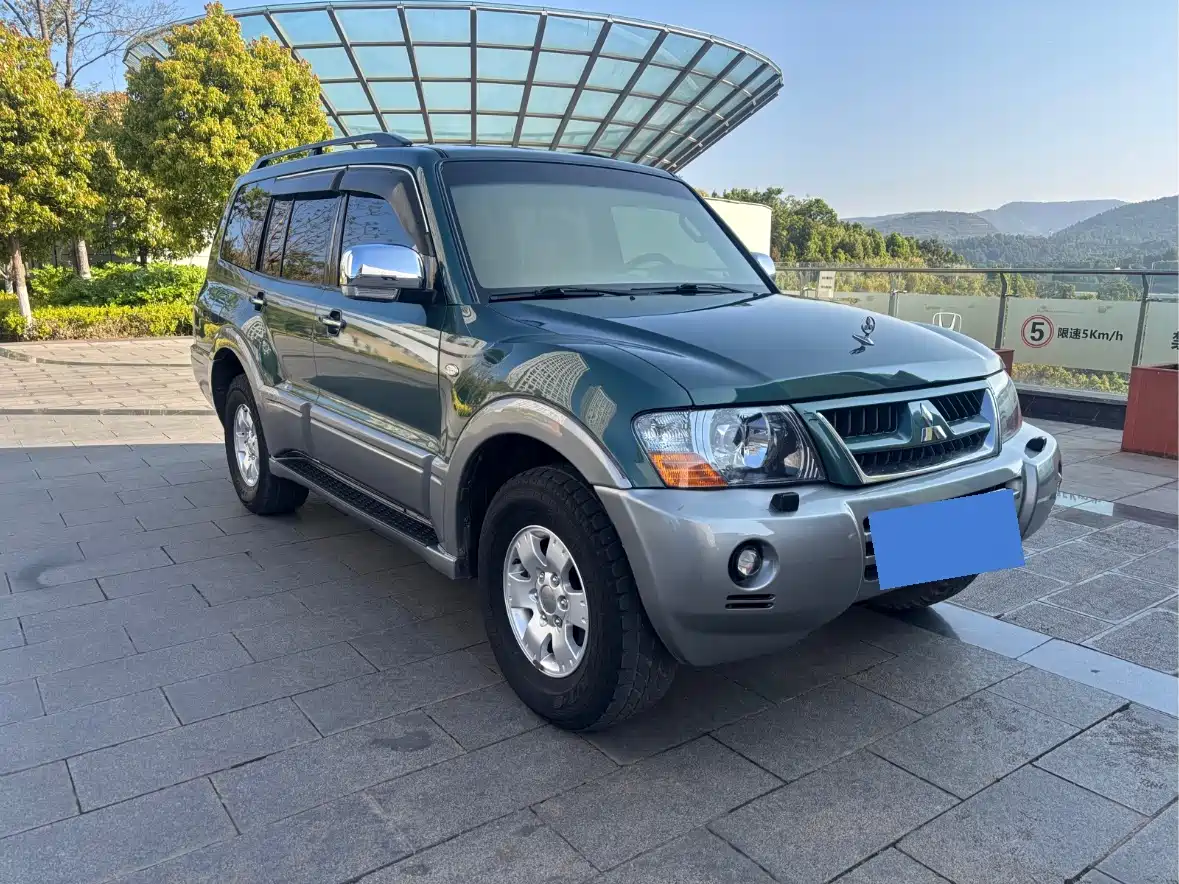 Mitsubishi Pajero 2011 Mitsubishi Pajero V73 3.0L AT GLS фото 3