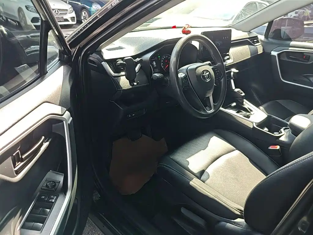 Toyota RAV4 Rongfang 2023 2.0L CVT 2WD Urban Edition фото 16