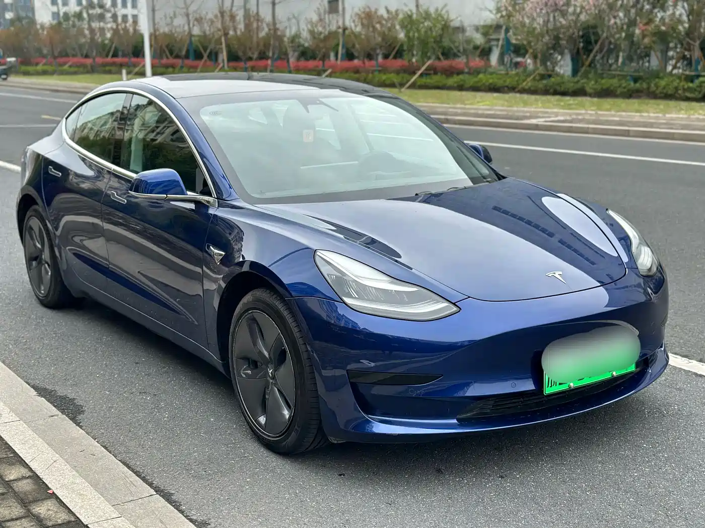 TESLA MODEL 3